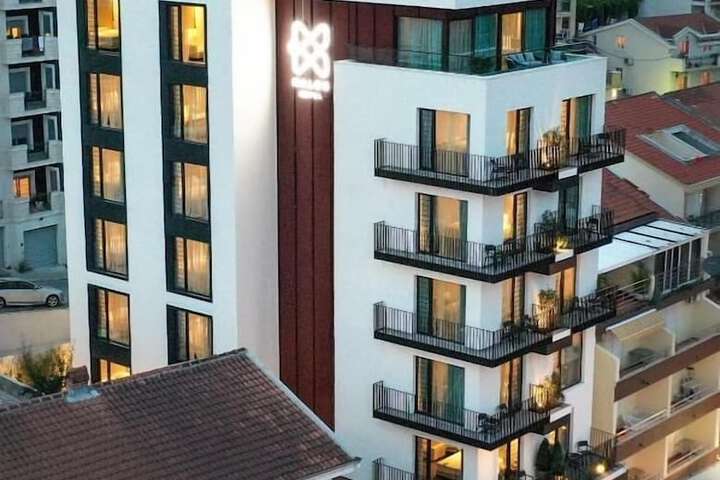 Hotel 53 of 55