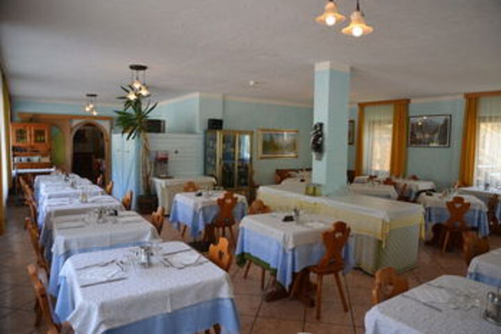 Dining 5 of 15