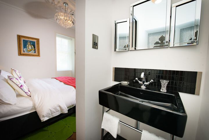 Room 5 of 95