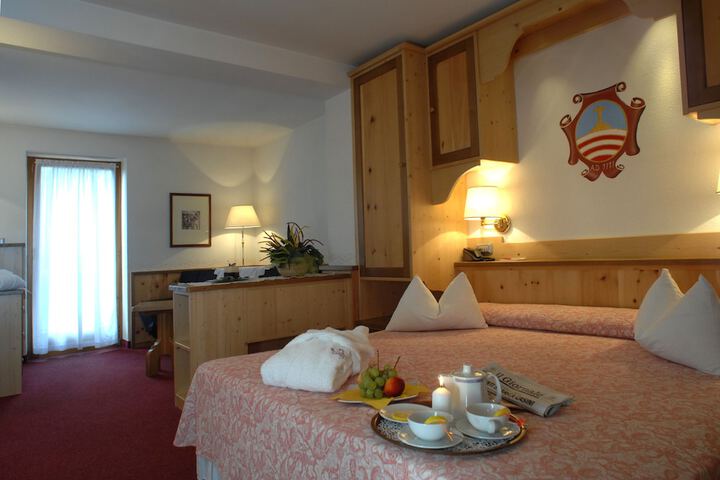 Room 3 of 216