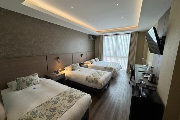 Room 6 of 13