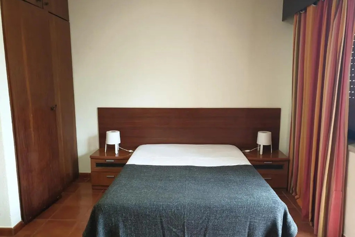 Room 4 of 10
