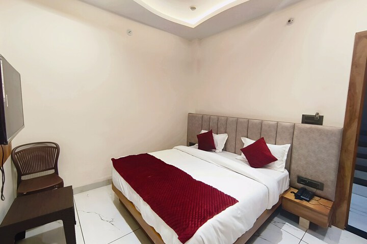 Room 18 of 32