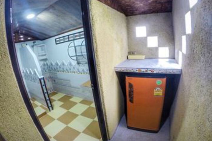 Room 3 of 65