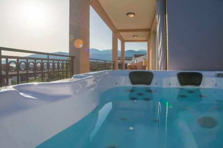 Hot Tub 64 of 70