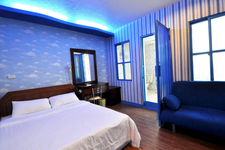 Room 2 of 23