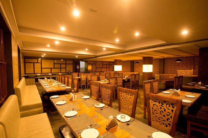 Dining 12 of 16
