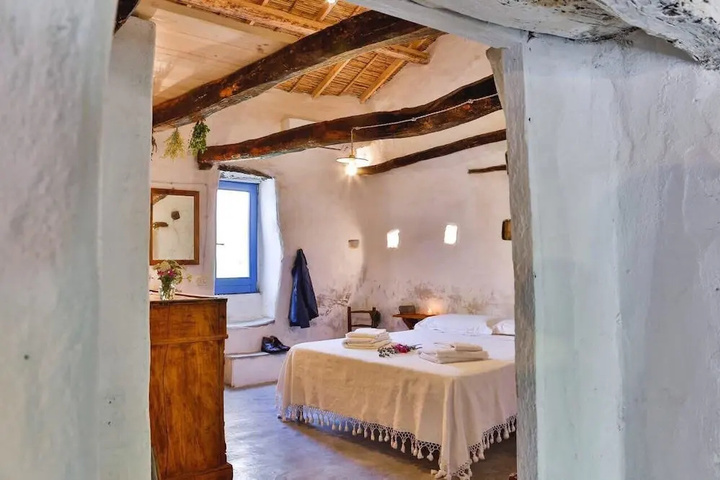 Room 4 of 14