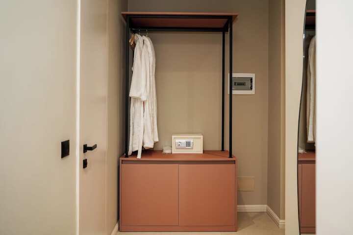 Room 64 of 177