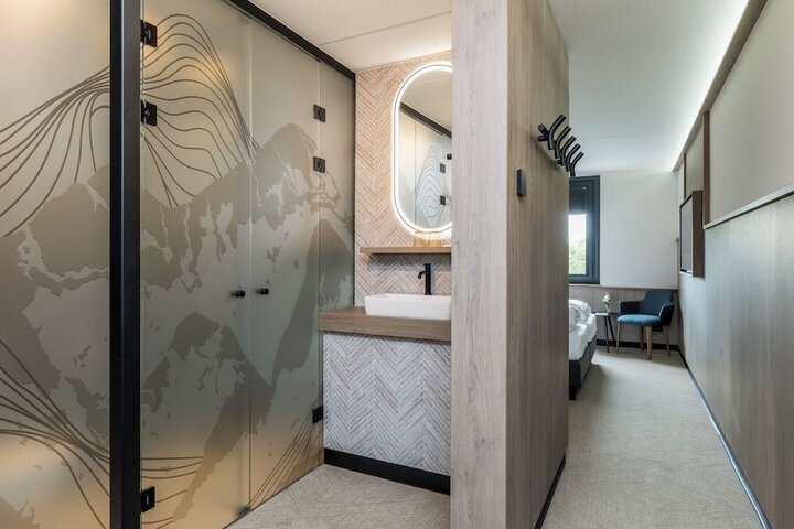 Room 32 of 55