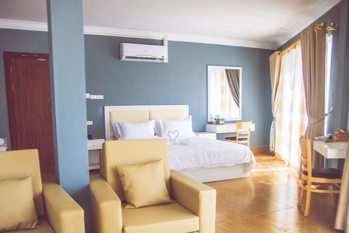 Room 4 of 35