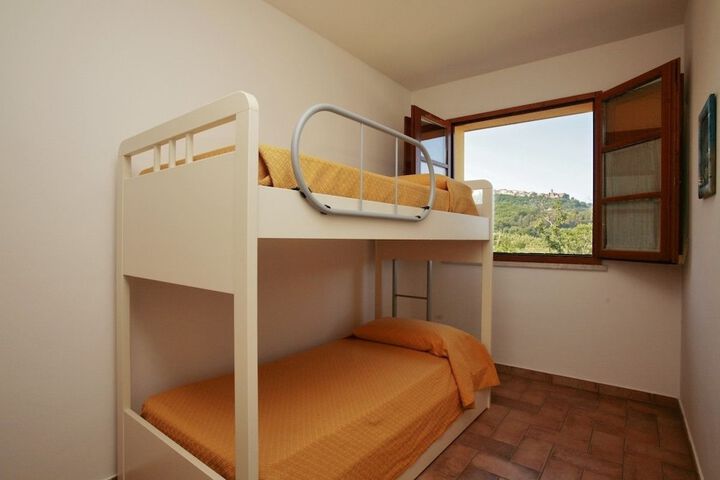 Room 4 of 38
