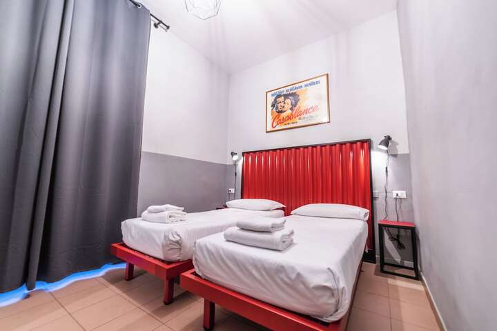 Room 28 of 82