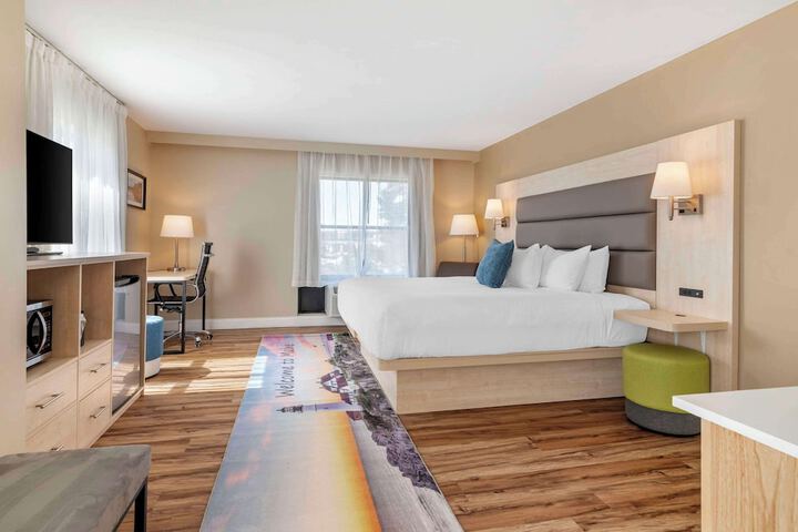 1 King Bed (3 of 13)