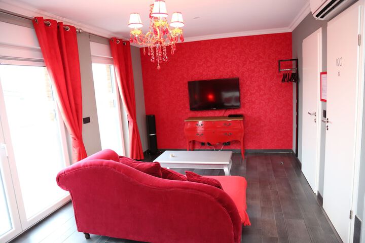 Room 16 of 161