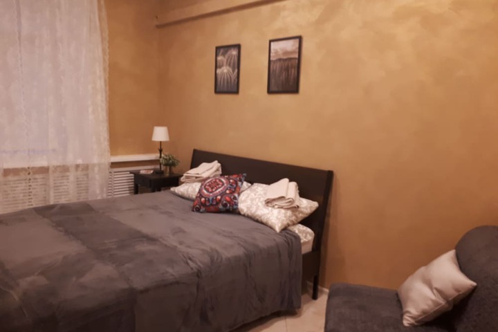 Room 5 of 9