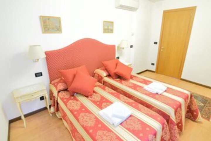 Room 18 of 53