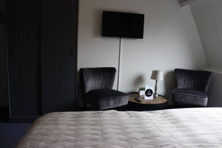 Room 6 of 30