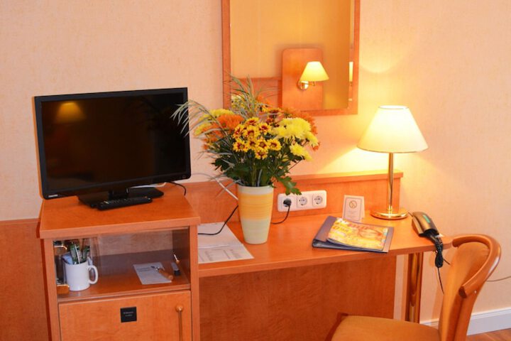 Room 13 of 38