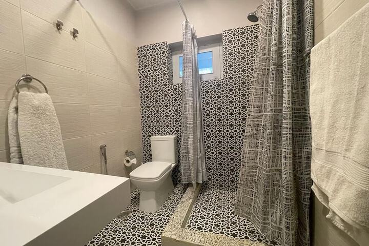 Room 4 of 4