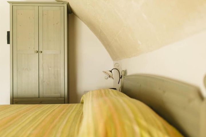 Room 28 of 83
