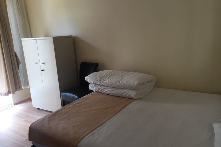 Room 5 of 10