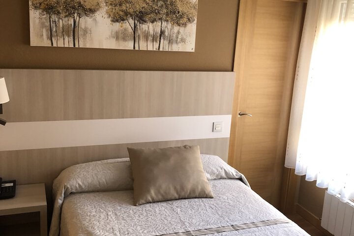 Room 12 of 34
