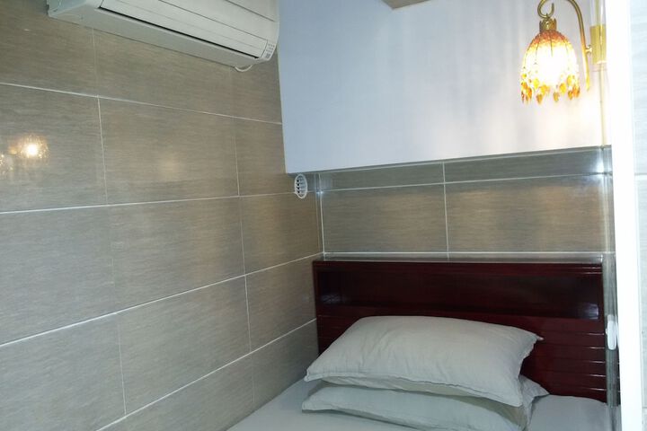 Room 9 of 35