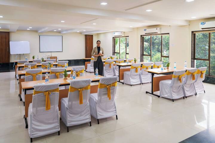 Ballroom/Hall 105 of 114