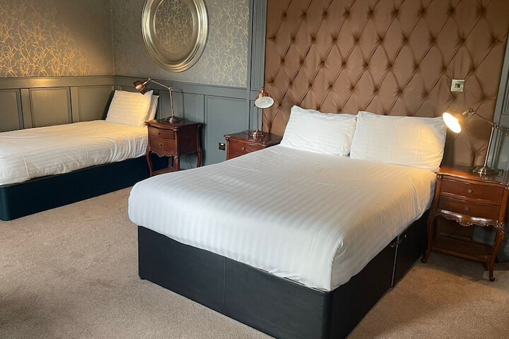 Room 4 of 36