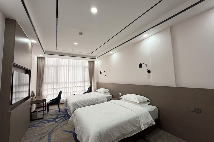 Room 6 of 30