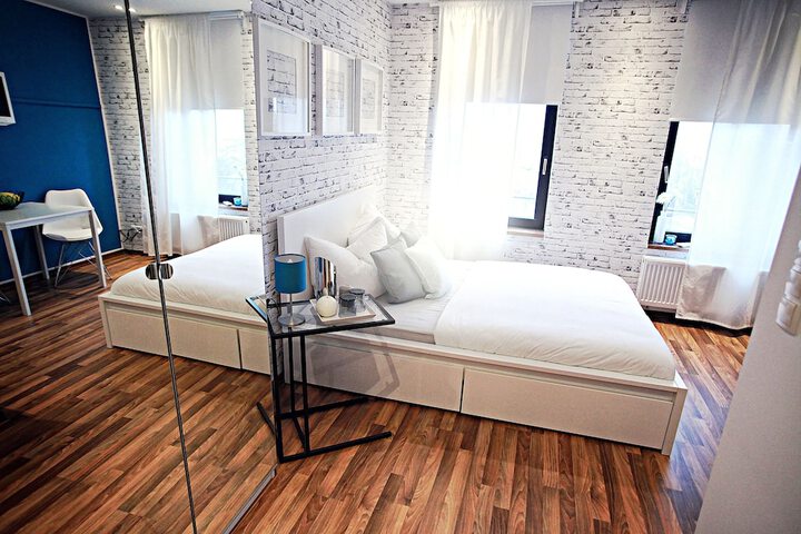 Room 6 of 77