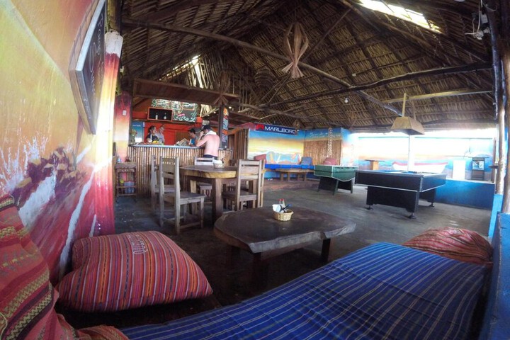 Lounge 29 of 48