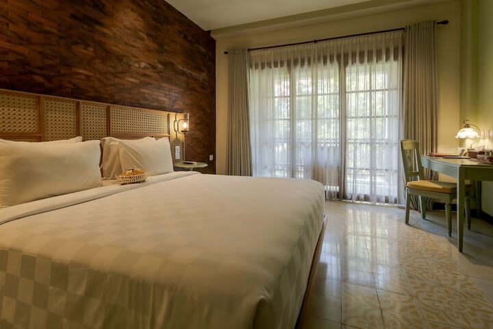 Room 5 of 206