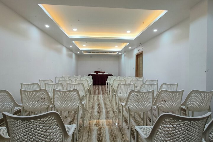 Ballroom/Hall 21 of 25