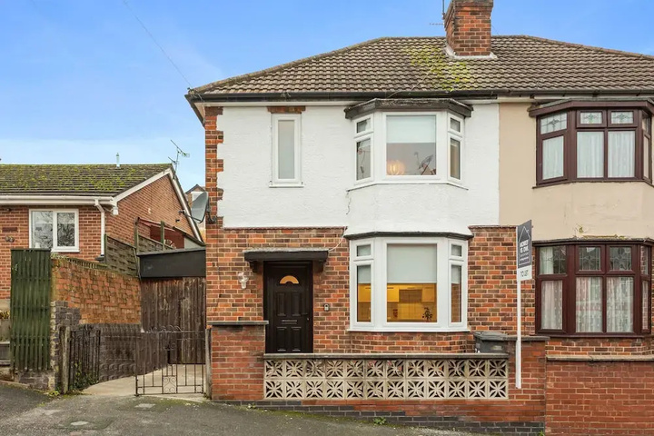 OnPoint -3 Bed House - Parking