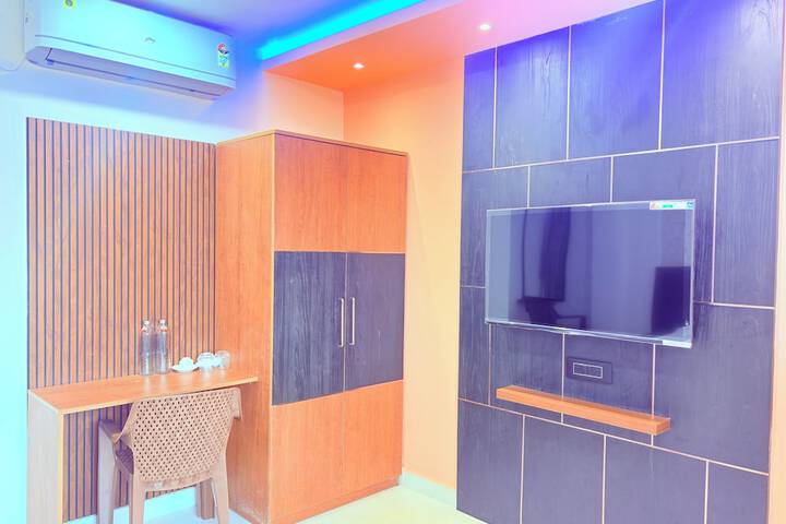 Room 8 of 28
