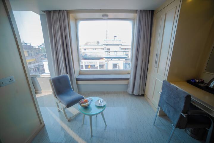 Room 33 of 76