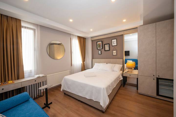 Room 25 of 98