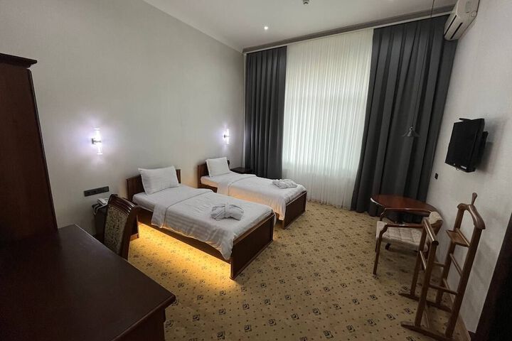 Room 16 of 34