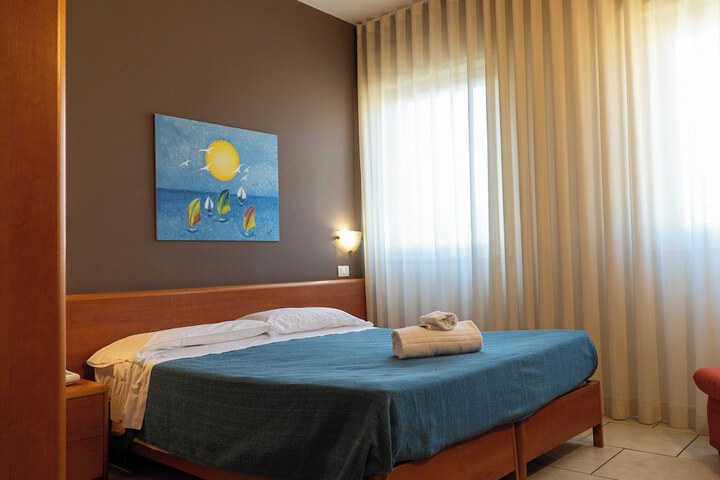 Room 3 of 21