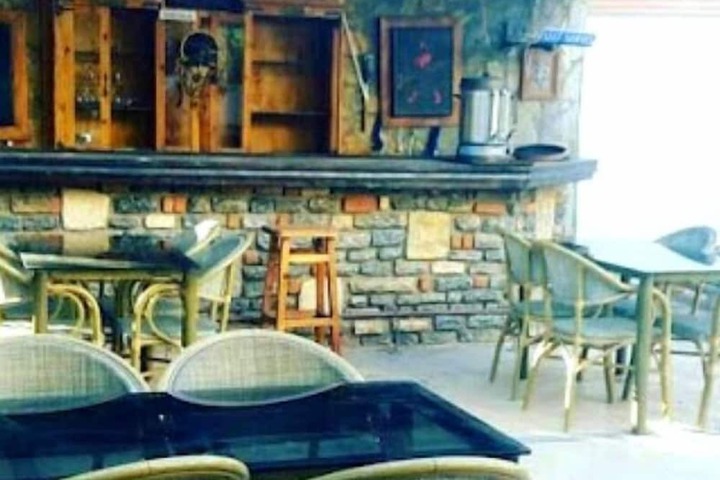 Lounge 22 of 26