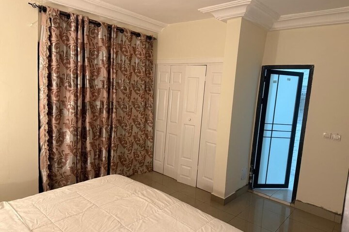 Room 11 of 80