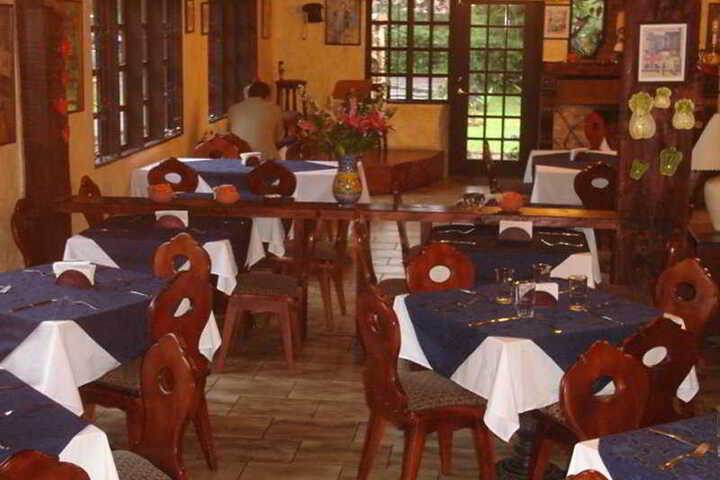 Dining 9 of 10