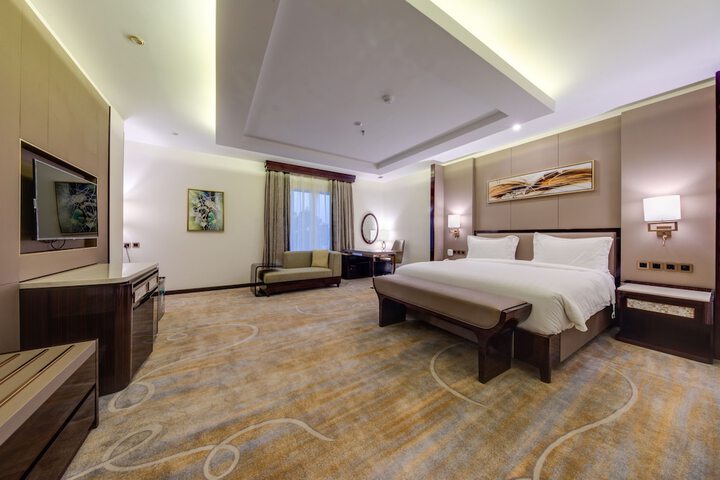 Room 27 of 83