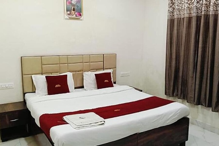 Room 6 of 18