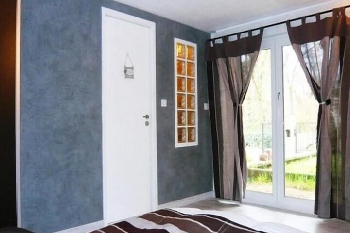 Room 5 of 25