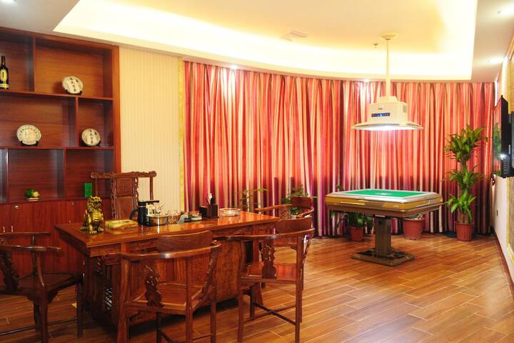 Room 10 of 20
