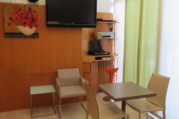 Room 22 of 38