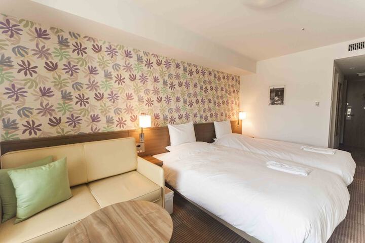 Room 4 of 85